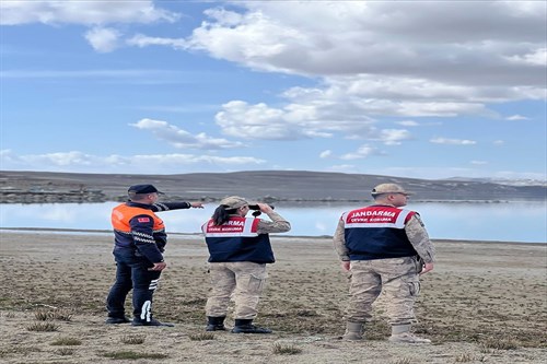 VAN GÖLÜNDE İZİNSİZ AVLANMAYA MÜSAADE EDİLMİYOR