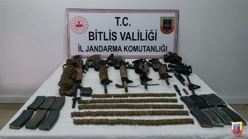 Bitlis Sehi Ormanlarında, İl Jandarma Komutanlığınca gerçekleştirilen hava destekli operasyonda 6 terörist etkisiz hale getirilmiştir.